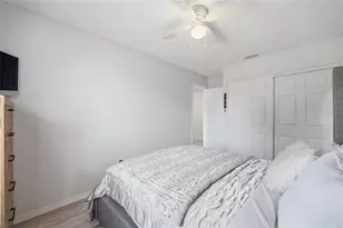 5104 Tennis Ct Cir, Tampa, FL 33617 - Photo 5