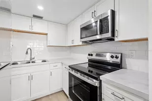 8101 11th St N, Saint Petersburg, FL 33702 - Photo 11