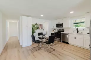 916 17th St N, Saint Petersburg, FL 33713 - Photo 15