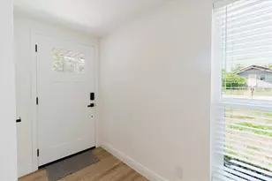 916 17th St N, Saint Petersburg, FL 33713 - Photo 7