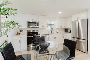 916 17th St N, Saint Petersburg, FL 33713 - Photo 13