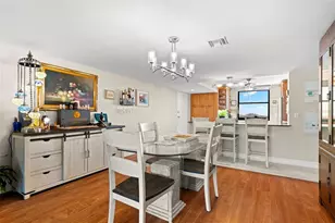 7300 Sun Island Dr S, Saint Petersburg, FL 33707 - Photo 13