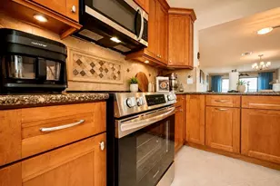 7300 Sun Island Dr S, Saint Petersburg, FL 33707 - Photo 9