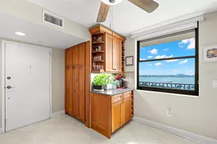 7300 Sun Island Dr S, Saint Petersburg, FL 33707 - Photo 3