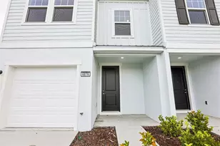 6876 Holcombe Down Dr, Zephyrhills, FL 33541 - Photo 3