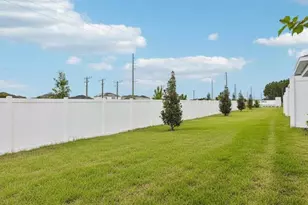 6876 Holcombe Down Dr, Zephyrhills, FL 33541 - Photo 27