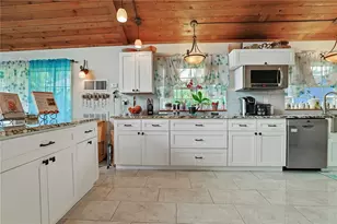 285 Lakeview Dr, Tarpon Springs, FL 34689 - Photo 9
