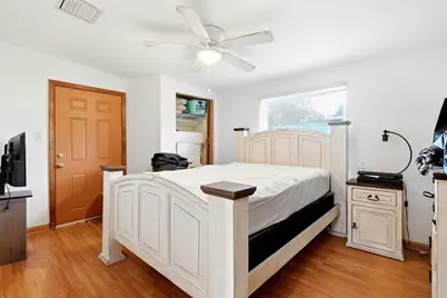 7301 8th Street N, Saint Petersburg, FL 33702 - Photo 7