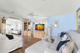 556 Mt Oak Ave NE, Saint Petersburg, FL 33702 - Photo 5