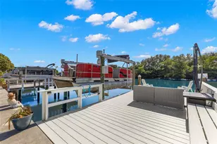 556 Mt Oak Ave NE, Saint Petersburg, FL 33702 - Photo 15