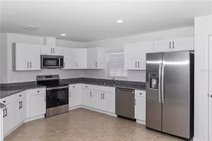 906 7th St, Wimauma, FL 33598 - Photo 7