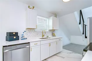 214 8th Ave Dr W, Bradenton, FL 34205 - Photo 9