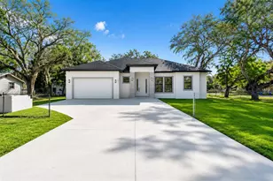 15101 N 19th St, Lutz, FL 33549 - Photo 1