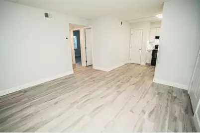 11314 N 52nd Street #B17, Tampa, FL 33617 - Photo 7