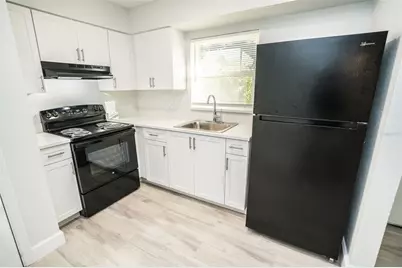 11314 N 52nd Street #B17, Tampa, FL 33617 - Photo 3