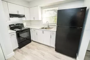 11314 N 52nd St, Tampa, FL 33617 - Photo 3
