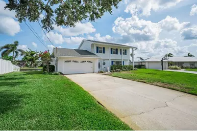 1310 41st Avenue NE, Saint Petersburg, FL 33703 - Photo 1