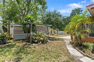 927 Parkwood Dr, Dunedin, FL 34698 - Photo 15