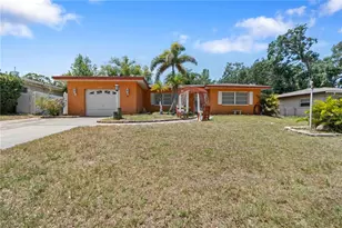 927 Parkwood Dr, Dunedin, FL 34698 - Photo 1