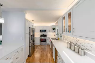110 Sunset Drive S, Saint Petersburg, FL 33707 - Photo 15
