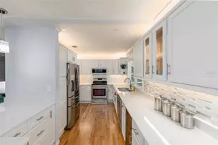110 Sunset Dr S, Saint Petersburg, FL 33707 - Photo 15