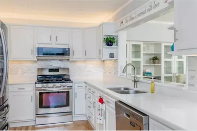 110 Sunset Drive S, Saint Petersburg, FL 33707 - Photo 17