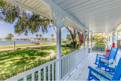 110 Sunset Drive S, Saint Petersburg, FL 33707 - Photo 7
