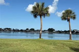 110 Sunset Dr S, Saint Petersburg, FL 33707 - Photo 3