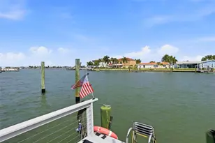 573 Boca Ciega Point Blvd N, Saint Petersburg, FL 33708 - Photo 31