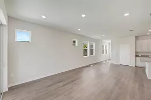 2820 Marrakesh Ln, Sarasota, FL 34234 - Photo 9