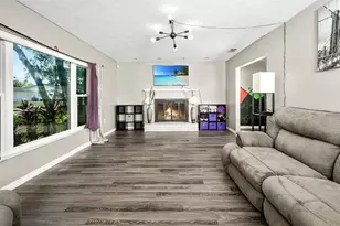 8020 Tierra Verde Dr, Tampa, FL 33617 - Photo 9
