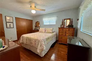 827 Strawberry Ln, Brandon, FL 33511 - Photo 25