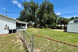 827 Strawberry Ln, Brandon, FL 33511 - Photo 41