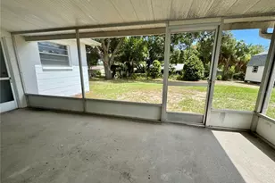 827 Strawberry Ln, Brandon, FL 33511 - Photo 37
