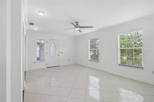 9680 Park Lake Dr N, Pinellas Park, FL 33782 - Photo 5
