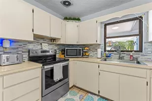 2833 56th Ln N, Saint Petersburg, FL 33710 - Photo 11