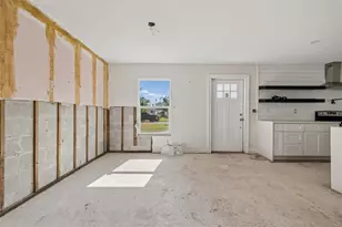 3927 Huntington St NE, Saint Petersburg, FL 33703 - Photo 5