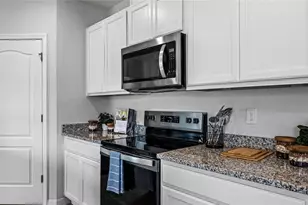 35501 Sunflower Hl Dr, Zephyrhills, FL 33541 - Photo 9
