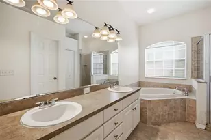 5912 Bramble Bush Ct, Zephyrhills, FL 33541 - Photo 13