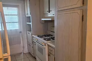 5850 21st St N, Saint Petersburg, FL 33714 - Photo 7