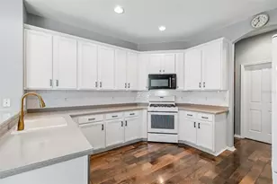 2005 Wexford Green Dr, Valrico, FL 33594 - Photo 9