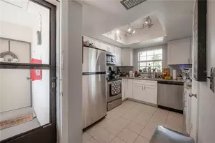 8812 Bay Pointe Dr, Tampa, FL 33615 - Photo 3