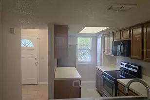 8713 Liberty Pl, Tampa, FL 33615 - Photo 5