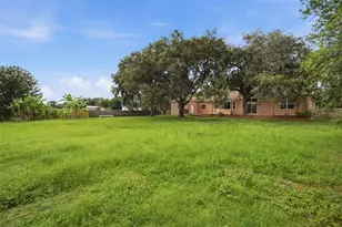 6611 W Knights Griffin Rd, Plant City, FL 33565 - Photo 13