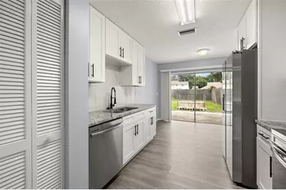 3257 Laurel Dale Drive, Tampa, FL 33618 - Photo 11