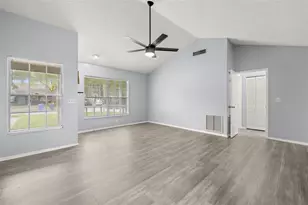 3257 Laurel Dale Dr, Tampa, FL 33618 - Photo 9