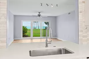 7530 Sunshine Skyway Ln S, Saint Petersburg, FL 33711 - Photo 5
