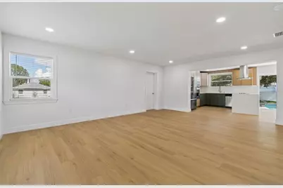 2102 W Ferris Avenue, Tampa, FL 33603 - Photo 11