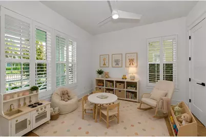 2550 Dartmouth Avenue N, Saint Petersburg, FL 33713 - Photo 5