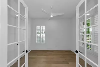 2550 Dartmouth Avenue N, Saint Petersburg, FL 33713 - Photo 9